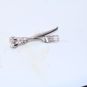 Vintage Silver Tone Knife & Fork Brooch Pin Restauranteur Cook‎ Cooking Hostess
